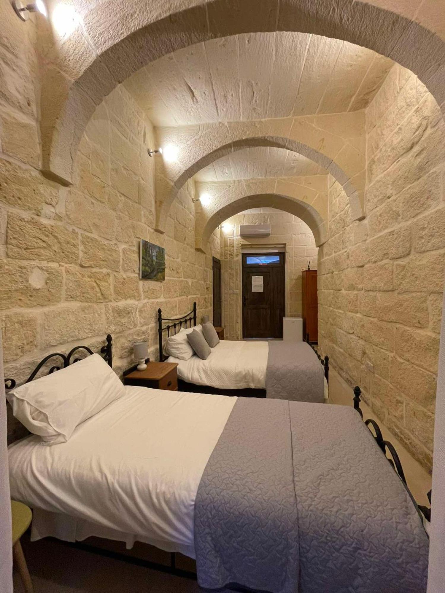 The Cloisters Bed And Breakfast Xaghra Exterior photo